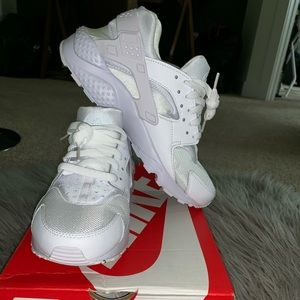 All white Nike Huarraches Sneakers
